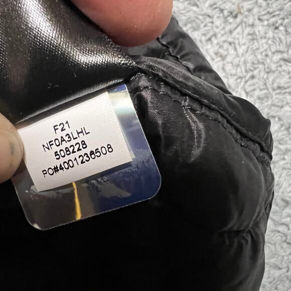 The North Face Vest Womens Medium Thermoball Trekker Trek Puffer Jacket Black - Picture 10 of 10